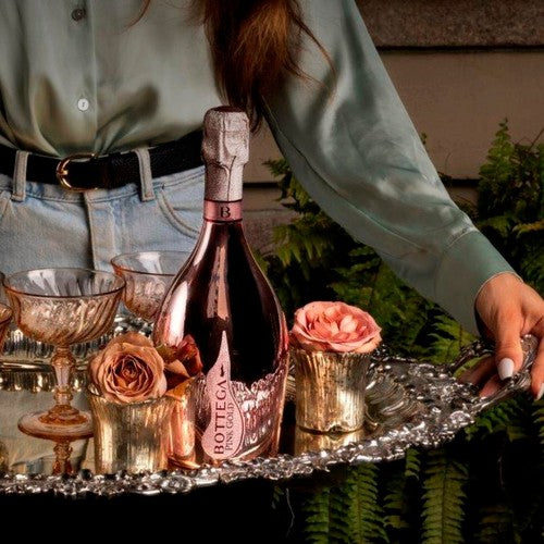 Close up of the Bottega Pink Gold Rosé Prosecco bottle neck and gold foil capsule